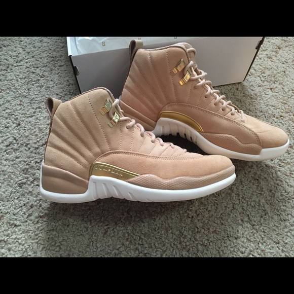 Woman’s Air Jordan 12 Retro - Picture 5 of 5